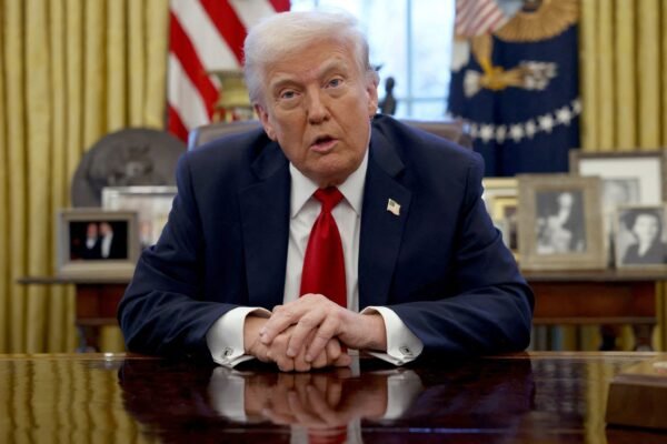 Trump intervenes in the special electoral races of the house in Florida while fighting the Republican party to maintain the majority Trump intervenes in the special electoral races of the house in Florida while fighting the Republican party to maintain the majority